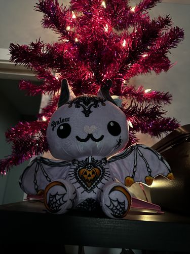 Customer photo review of Frankie the Modeling Bat