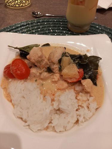 Customer photo review of Rette mich! Rotes Thai Curry Papierbox mit Reis und Kokosmilch