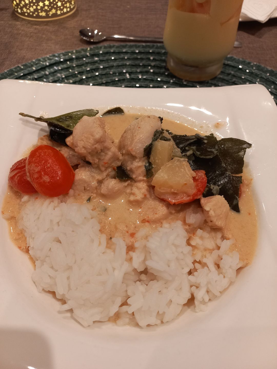 Customer photo review of Rette mich! Rotes Thai Curry Papierbox mit Reis und Kokosmilch
