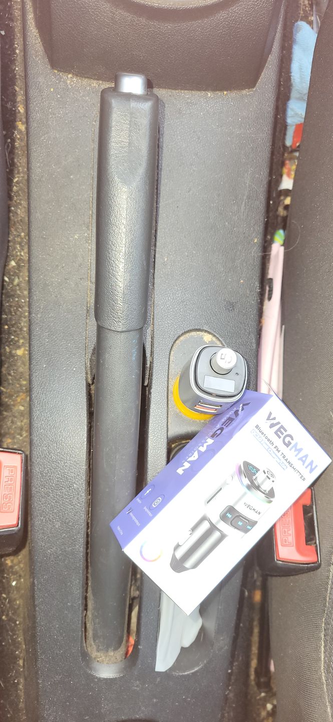Customer photo review of Wegman Bluetooth FM Transmitter - Bluetooth carkit - Zilver