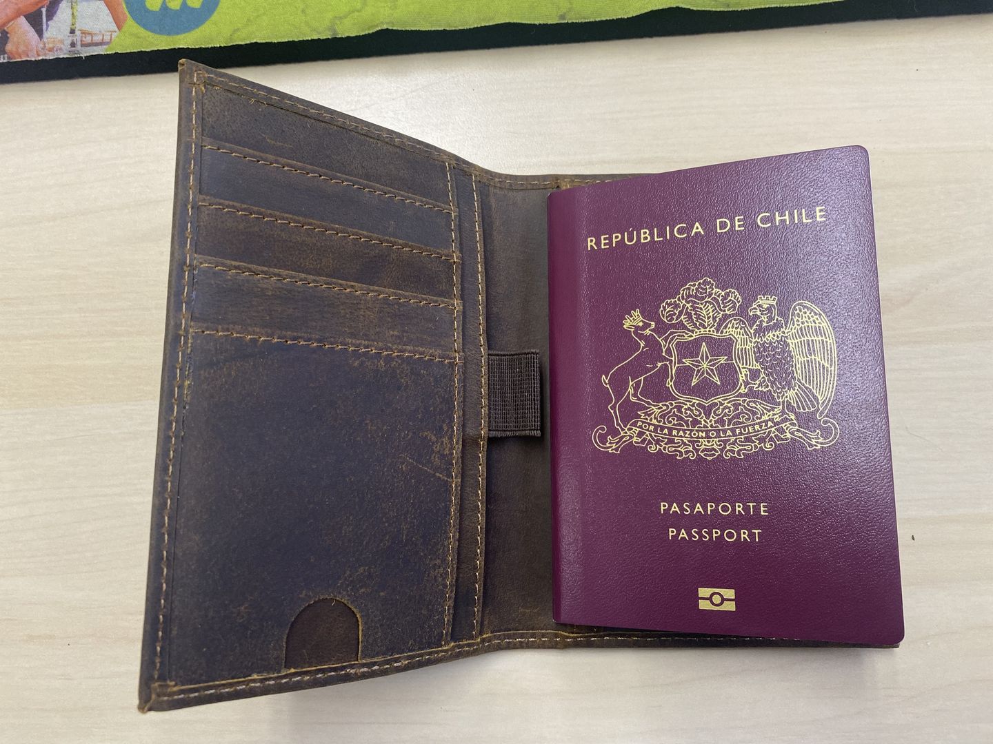 Customer photo review of Porta pasaporte single