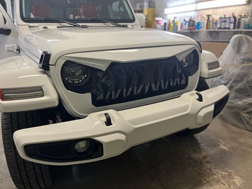 Customer photo review of Shark Grille - White & Black for 18-22 Jeep Wrangler JL & Gladiator JT