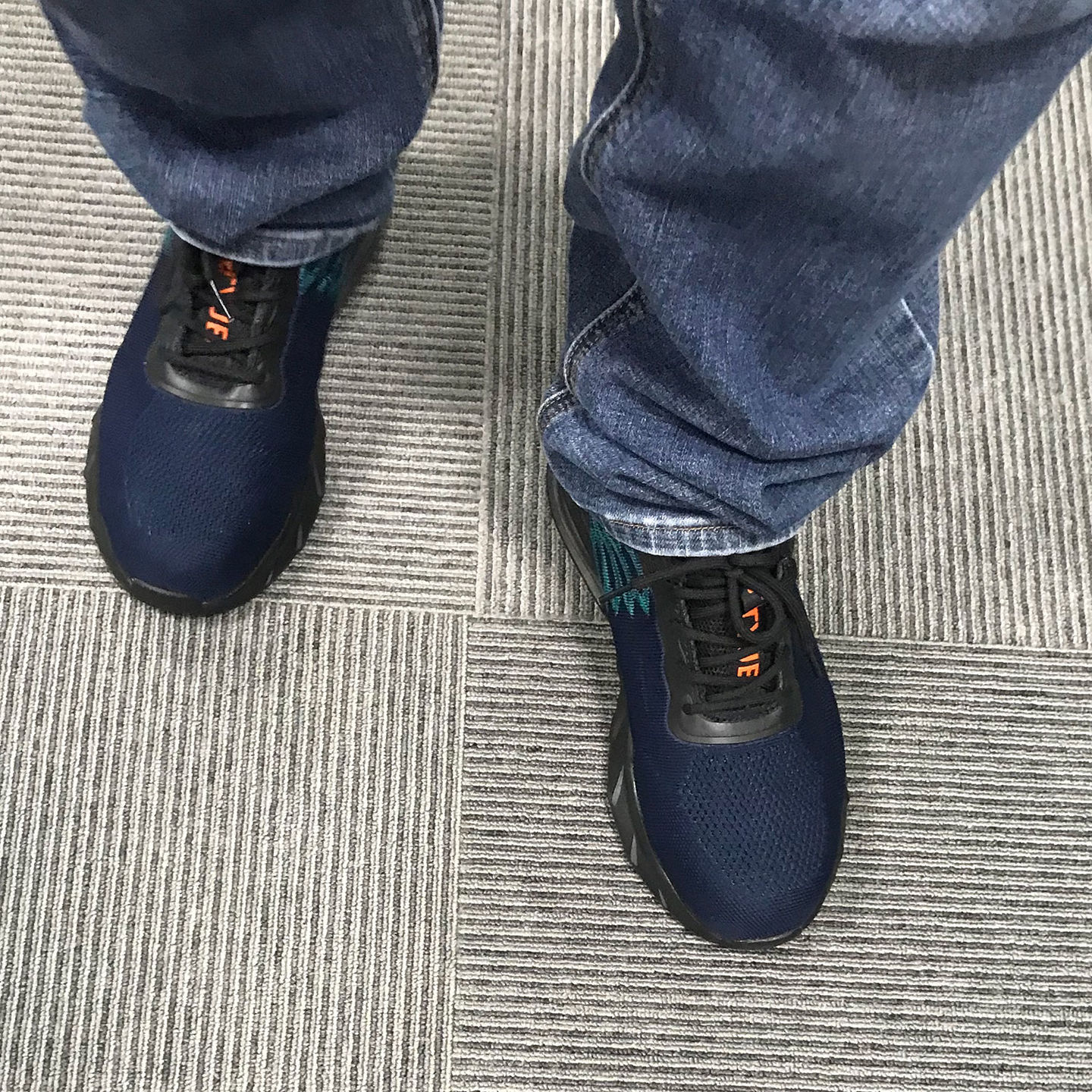 Customer photo review of DS7818 Lightweight Stylish Steel Toe Work Shoes Puncture Proof