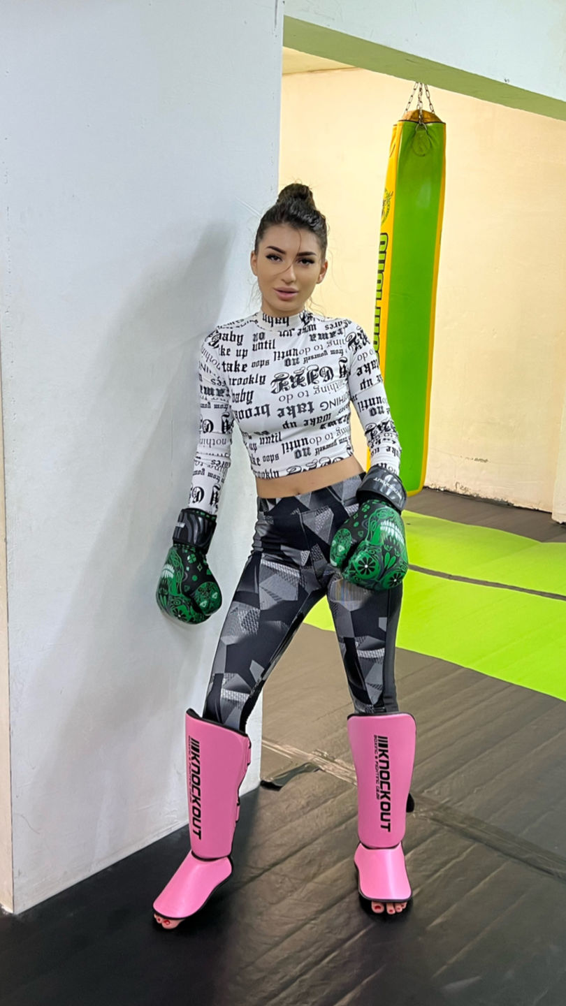 Customer photo review of Manusi Box Knockout Skull