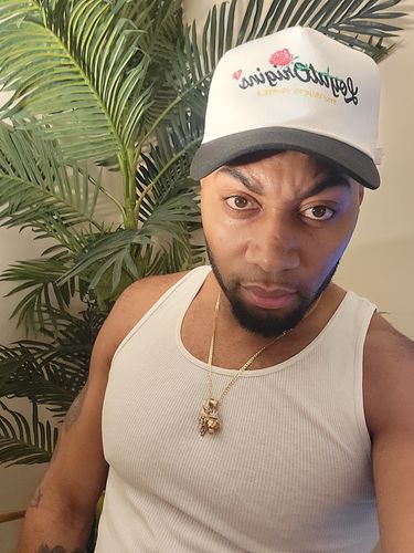 Customer photo review of ORIGINS Premium Strapback (Ivory/Black)