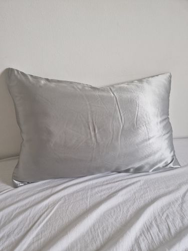 Customer photo review of Silver 22 Momme Mulberry Silk Pillowcase