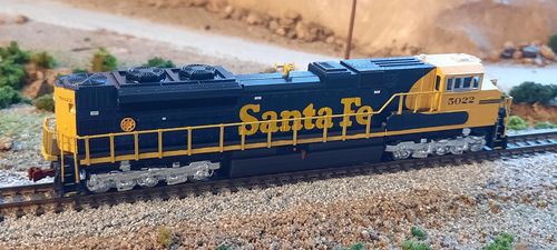 Customer photo review of Kato USA 176-8406 EMD SD70ACe - Union Pacific (Southern Pacific Heritage), #1996, N Scale