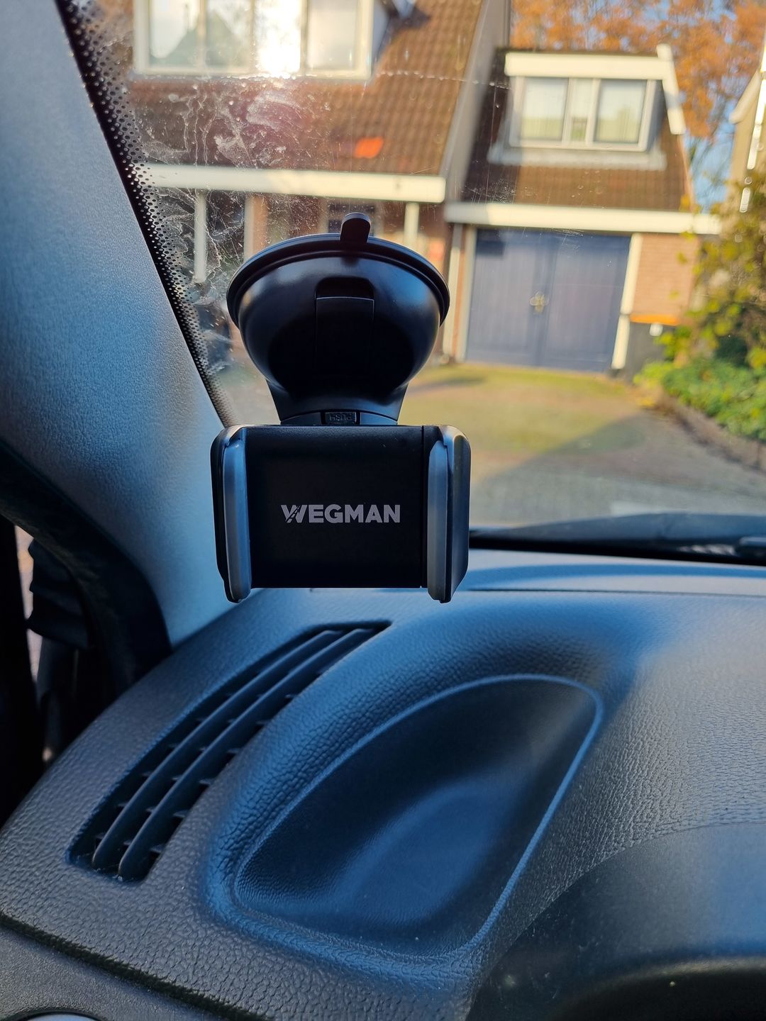 Customer photo review of Wegman Telefoonhouder Met Zuignap - Dashboard en autoruit