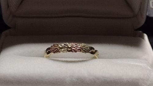 Customer photo review of Petite Four Leaves Black Hills Gold Ring