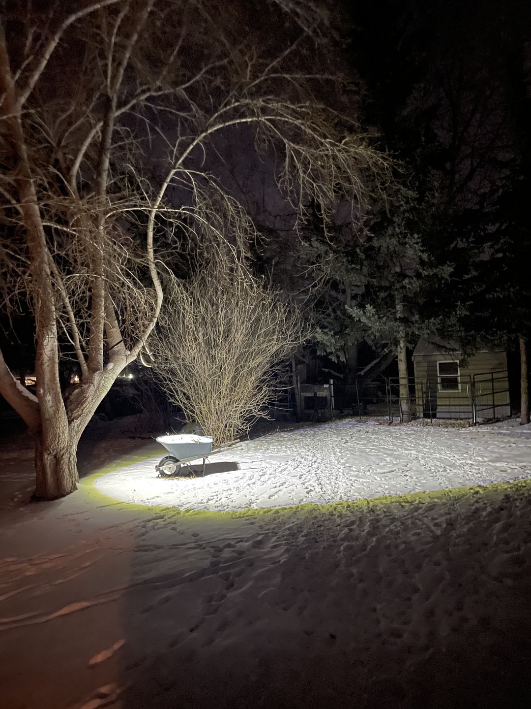 Customer photo review of BigM 2022 Design 100W LED COB Mini Solar Street Flood Light with Motion Sensor & Remote for Backyard, Garden, Cottage, Farm, Parking Lot, Campground