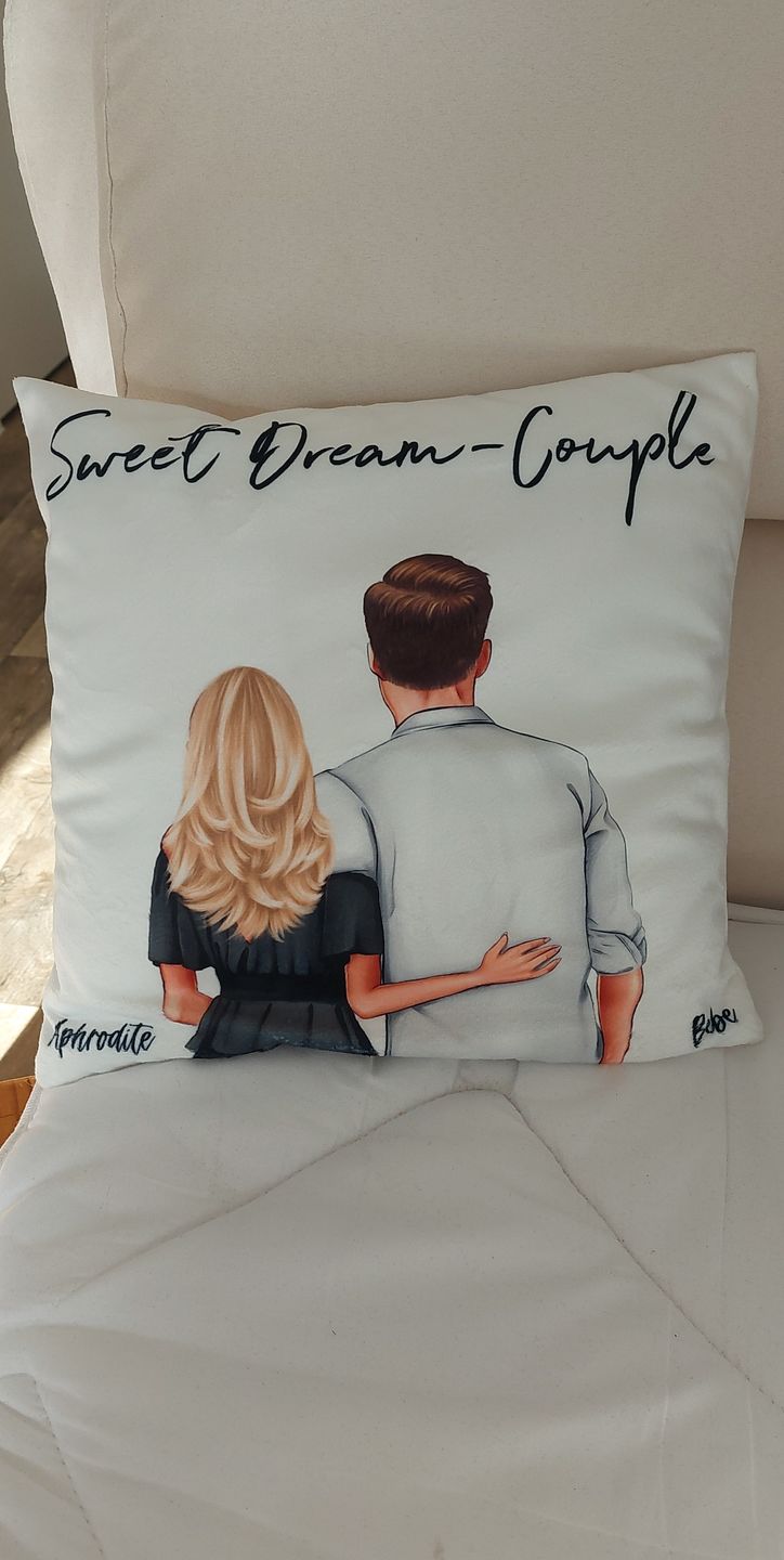 Customer photo review of Umarmendes Pärchen - Personalisiertes Kissen