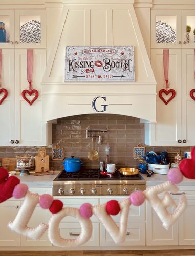 Customer photo review of Valentine's Day Decor Sign Kissing Booth