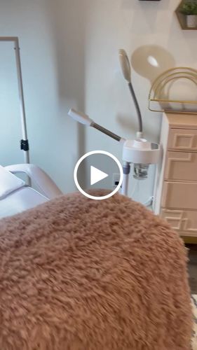 Customer video review of CosmoGlo Original Light Bundle + Phone Clip