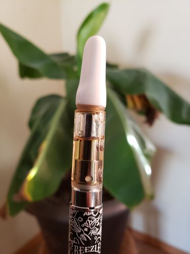 Customer photo review of Dozo Blue Dream 1g Delta 8 Cartridge