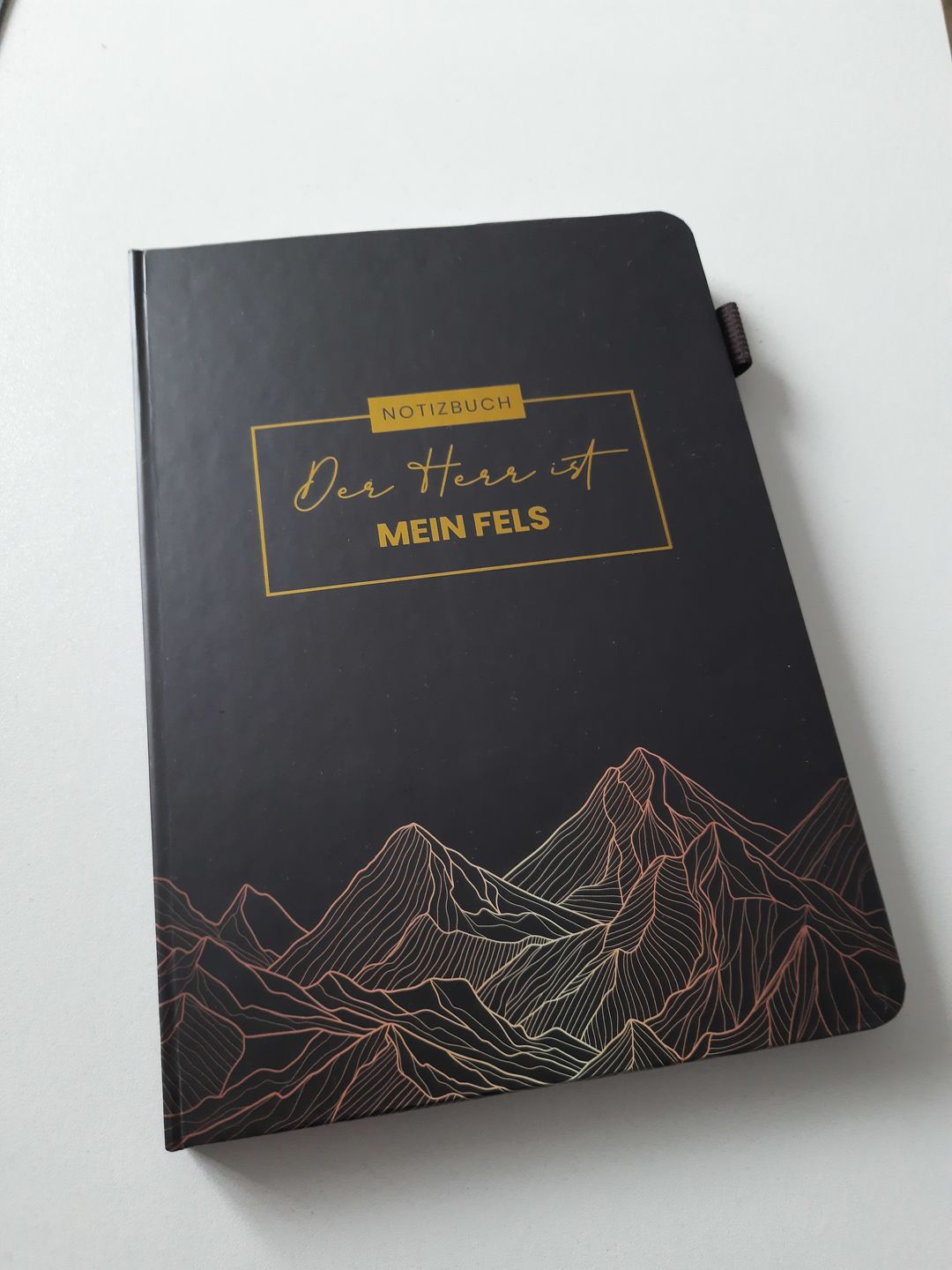 Customer photo review of Notizbuch "Der Herr ist mein Fels" · A5 · Hardcover mit Goldglanz Prägung