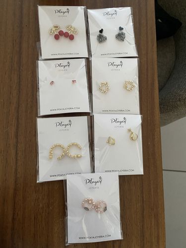 Customer photo review of Aretes de Corazón y Cristales Negros
