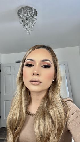 Customer photo review of The Signature Eyeshadow Palette