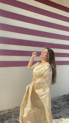 Customer photo review of Ivory And Gold Zari Work Banarasi Saree