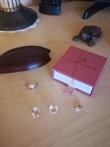 Customer photo review of Boucles d'oreilles Lila