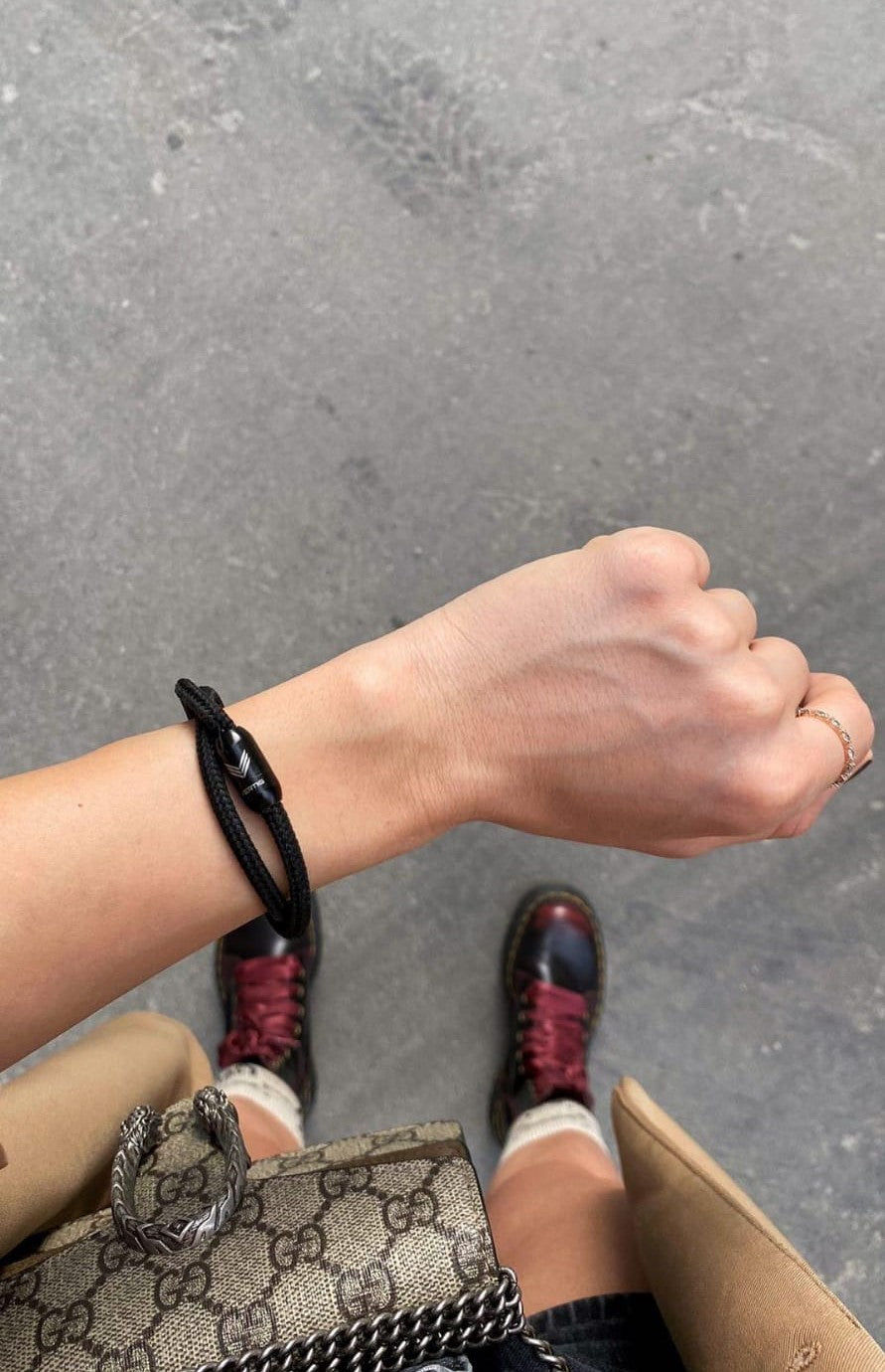 Customer photo review of VERTIG Deep Black Magnetic Paracord Bracelet