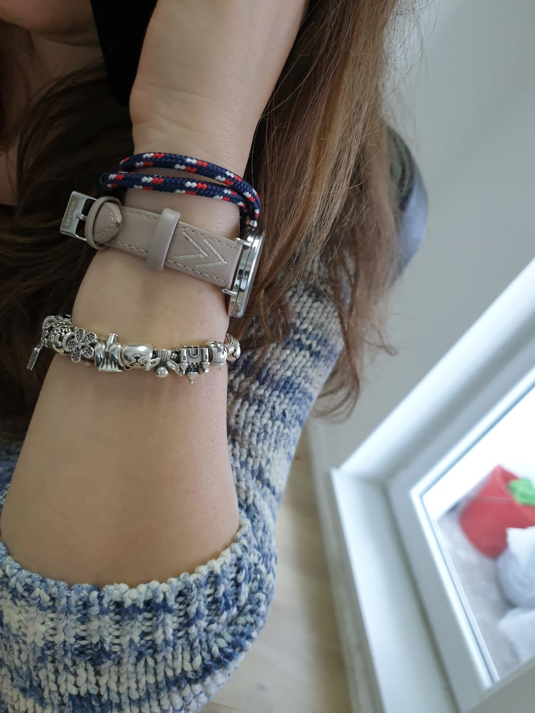 Customer photo review of VERTIG Jazz Blue Magnetic Paracord Bracelet