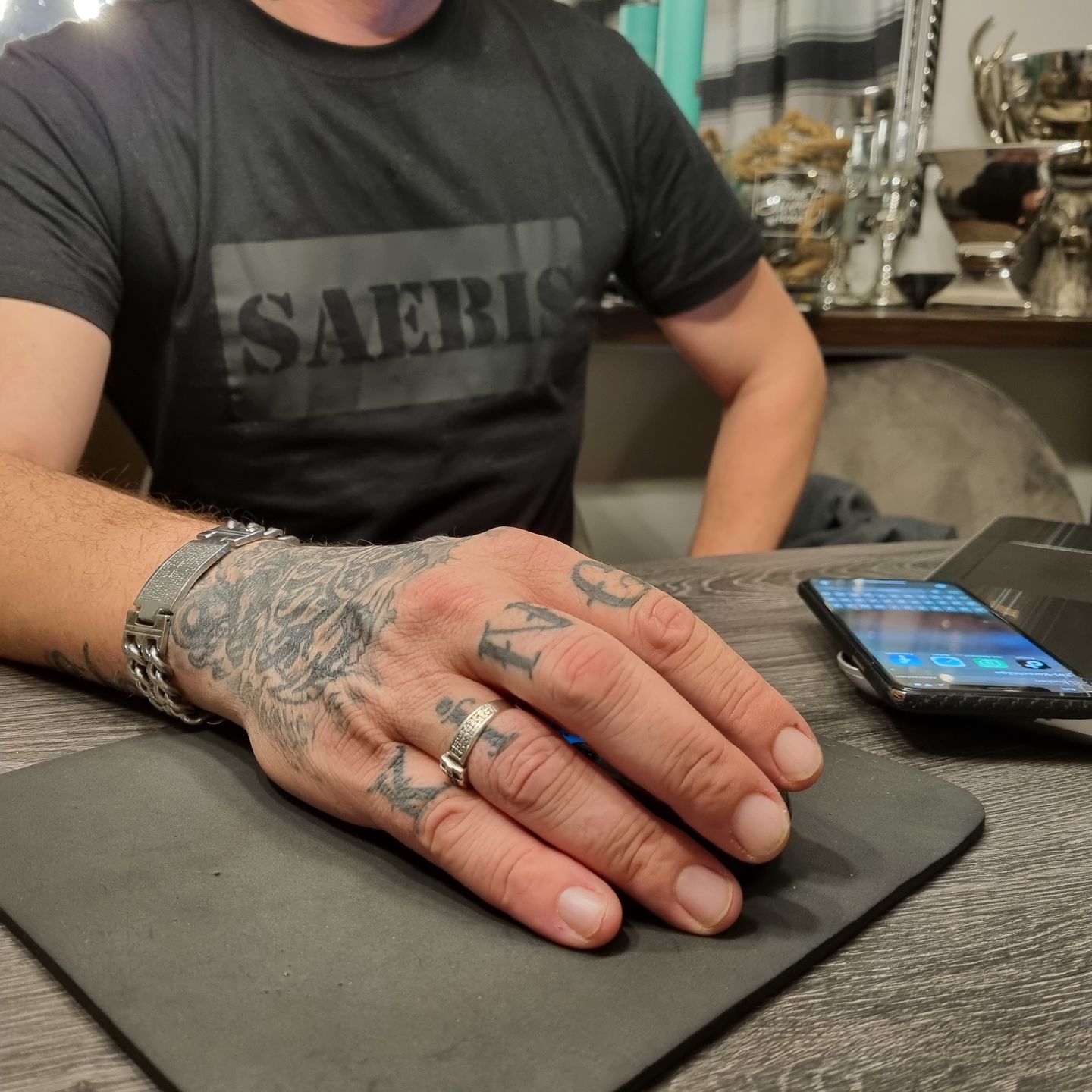 Customer photo review of SAEBIS® All Black Herren T-Shirt schwarz