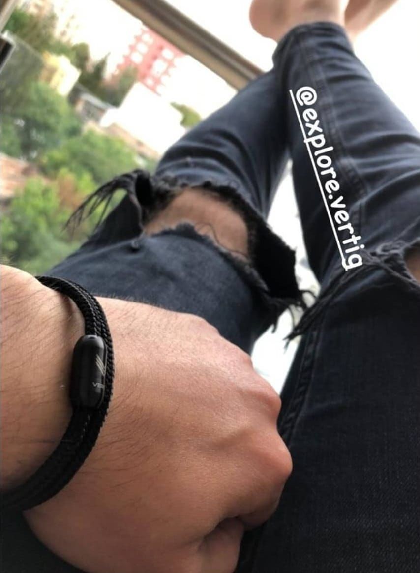 Customer photo review of VERTIG Deep Black Magnetic Paracord Bracelet
