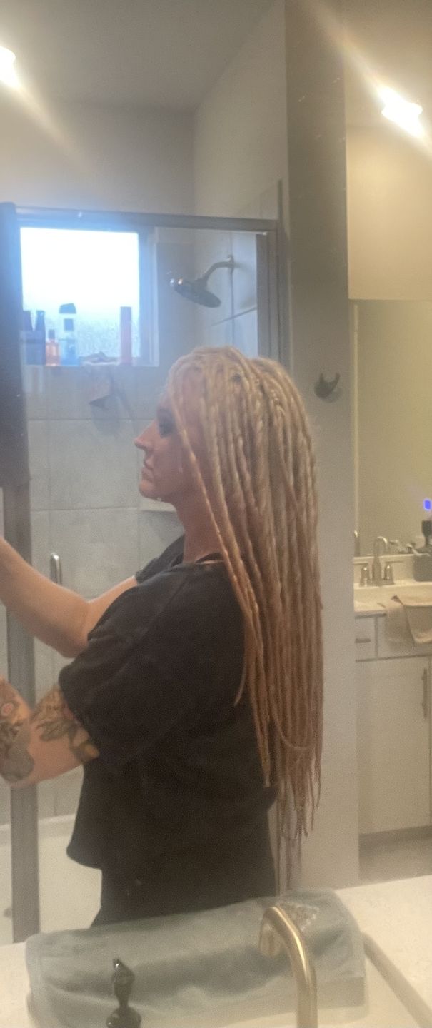 Customer photo review of Blush Melt - (1 pack of 5 Dreads)