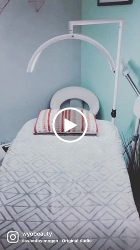 Customer video review of CosmoGlo Original Light Bundle + Phone Clip