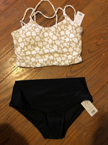 Customer photo review of Destination Top | Tan Floral