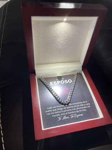 Customer photo review of PARA EL AMOR DE MI VIDA | CUBAN LINK CHAIN NECKLACE
