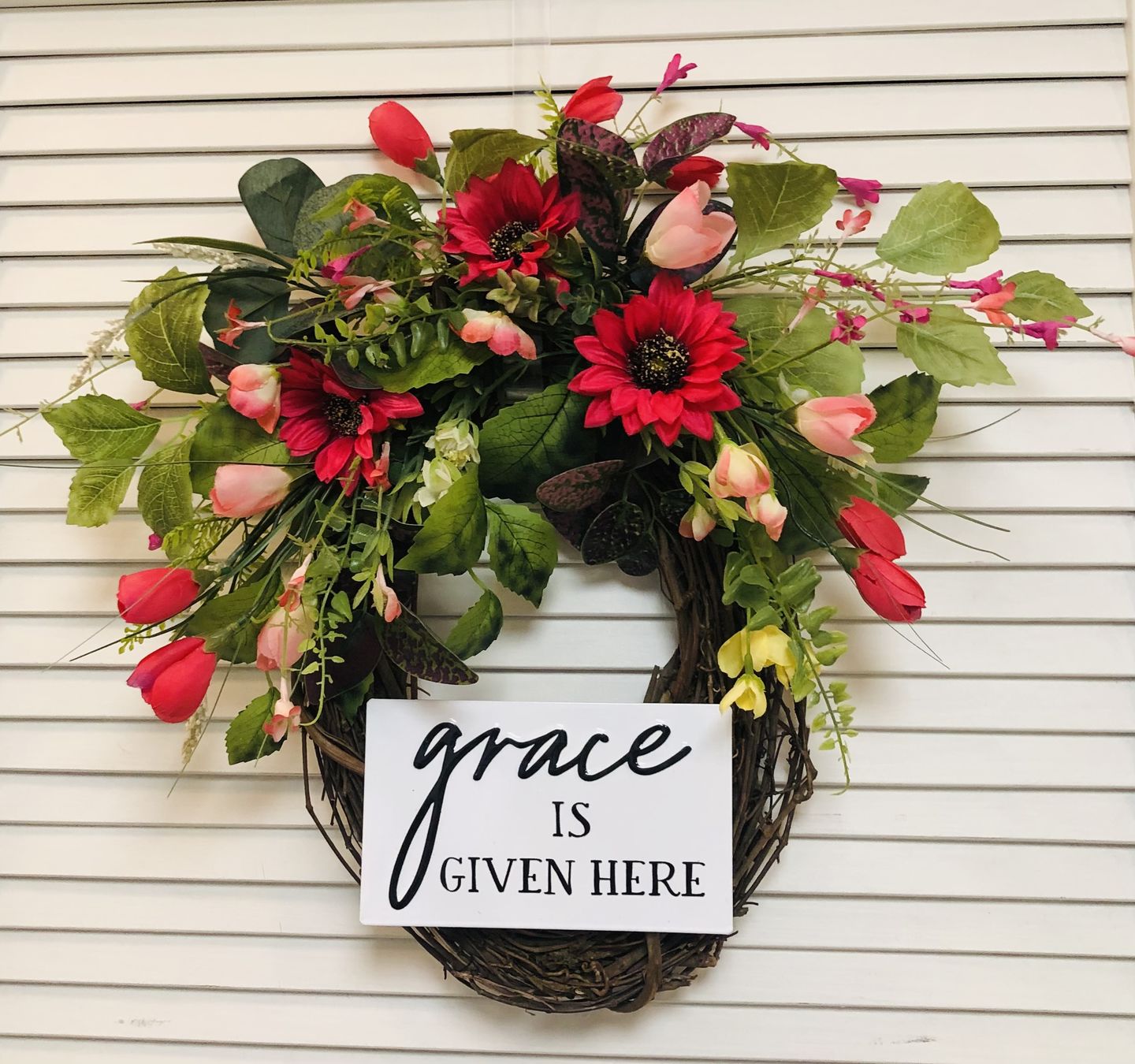 Customer photo review of 16" Oval Grapevine Wreath - DECOE-036