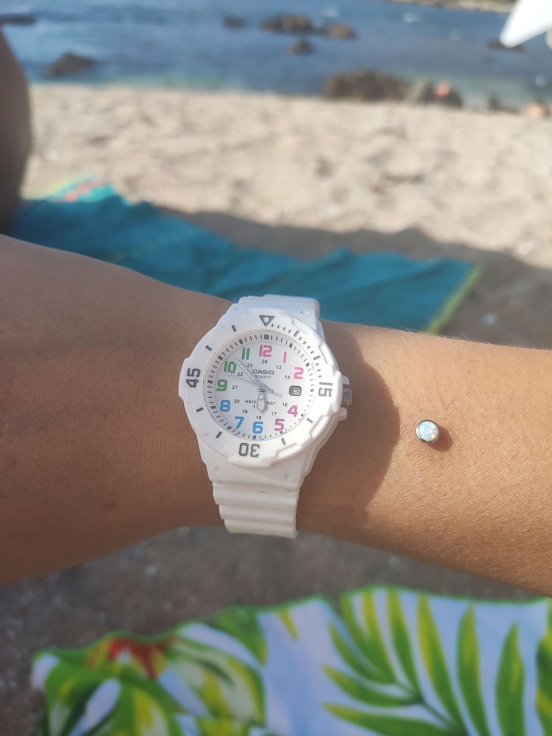 Customer photo review of Reloj Casio Análogo LRW-200H-7BVDF Blanco Mini Buceo
