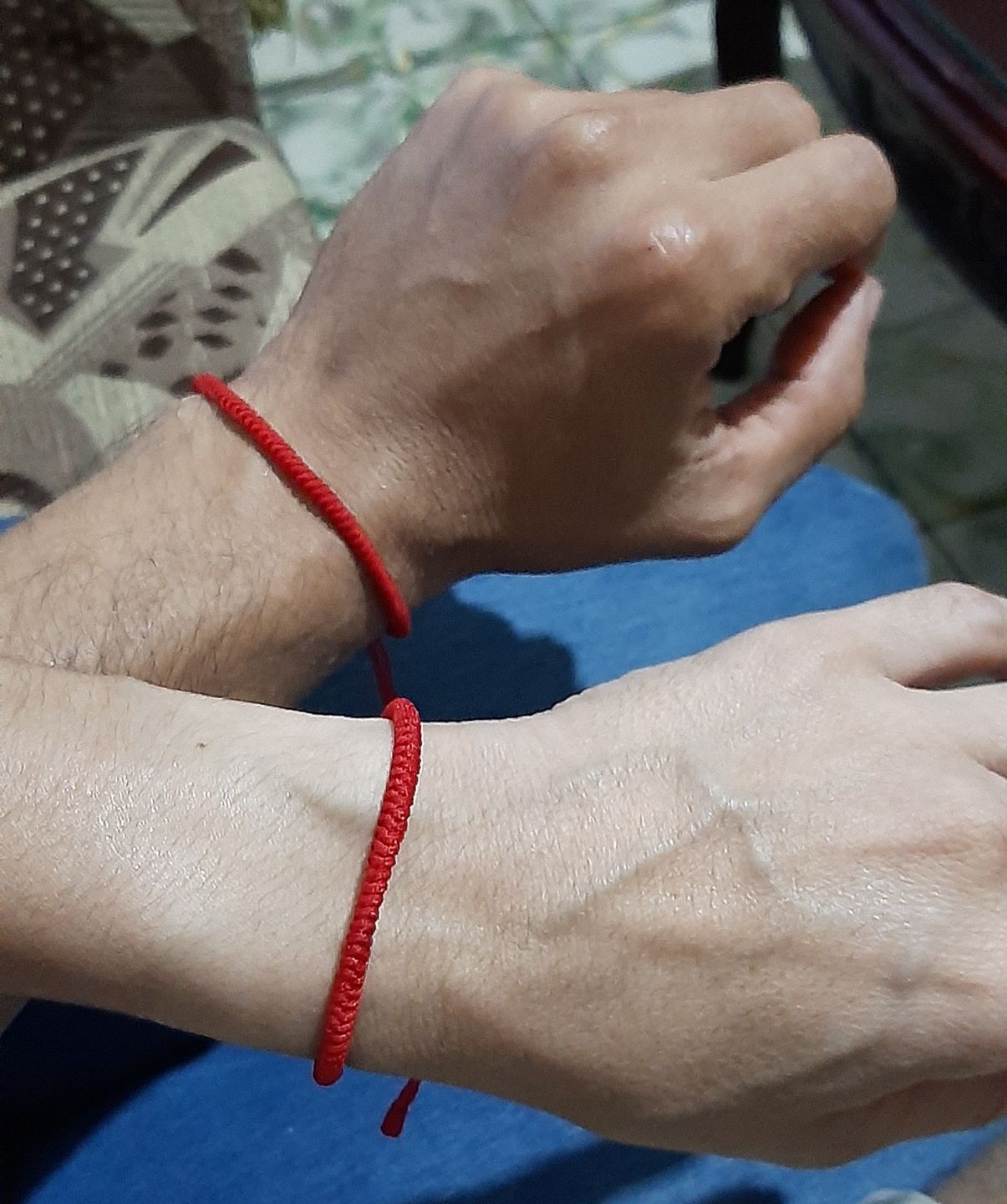 Customer photo review of Brazaletes Tibetanos Rojo x 2