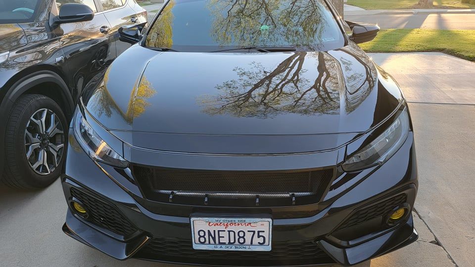 Customer photo review of Sports Grille w/ Steel Mesh - Glossy Black for 16-21 Honda Civic Sedan/Hatchback/FK8