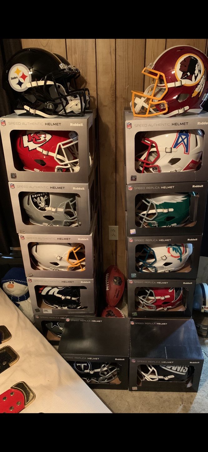 Customer photo review of Buffalo Bills 1987-01 Riddell Throwback Replica Football Helmet
