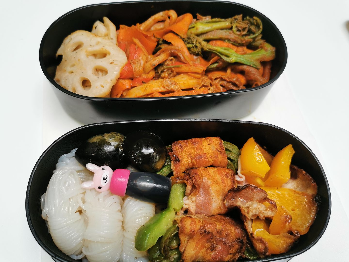 Customer photo review of Sakura Rabbit Oval Bento Box 830ml | Red