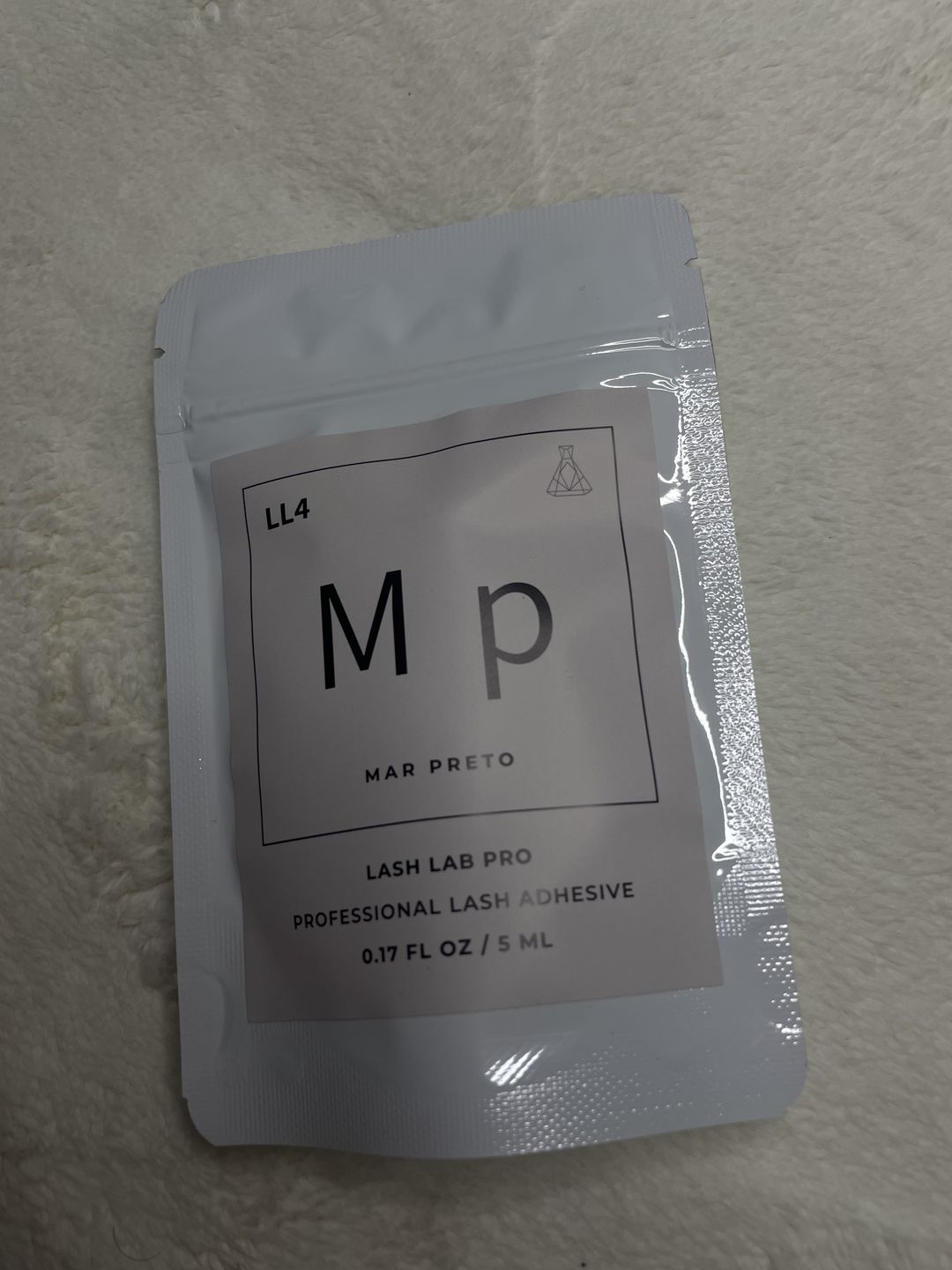 Customer photo review of Mar Preto Black Lash Adhesive