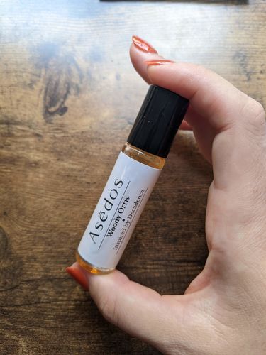 Customer photo review of WOODY ORRIS PERFUME OIL