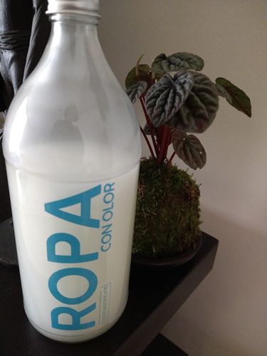 Customer photo review of Detergente y suavizante de ROPA con olor