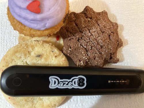 Customer photo review of DazeD8 Gummy Bearz Delta 8 Disposable (2g)