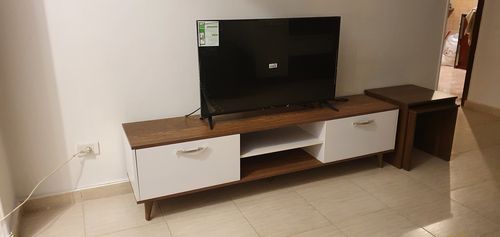 Customer photo review of ترابيزة تليفزيون أبيض في بني 180X40 -TRA06