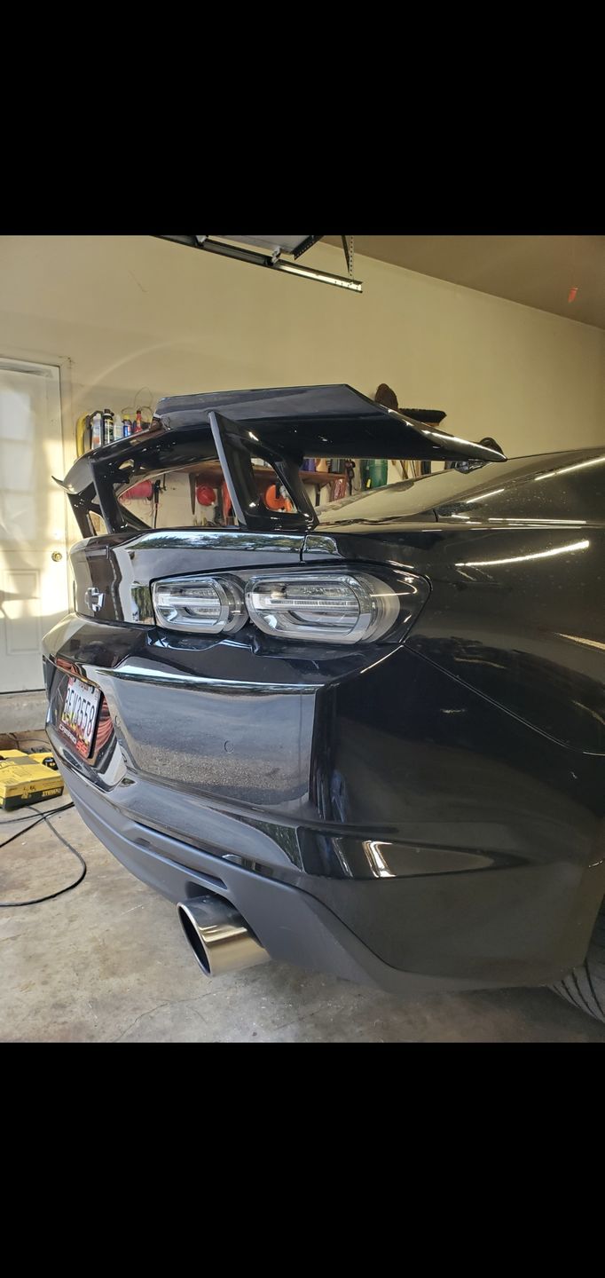 Customer photo review of Camaro Rear Trunk Spoiler | ZL1 1LE Performance Package
