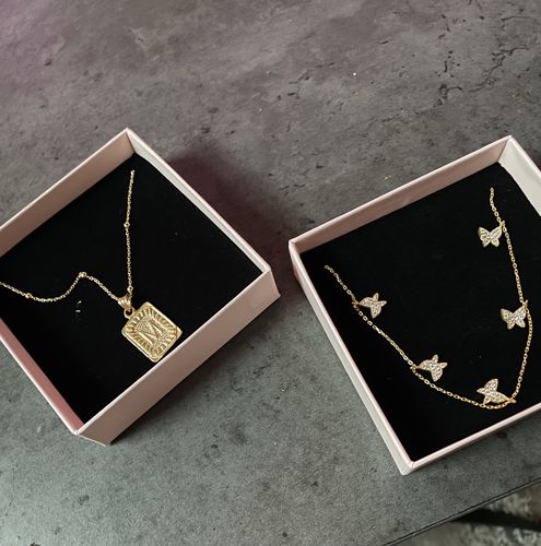 Customer photo review of Buchstabenplatte & Butterfly Chain Set