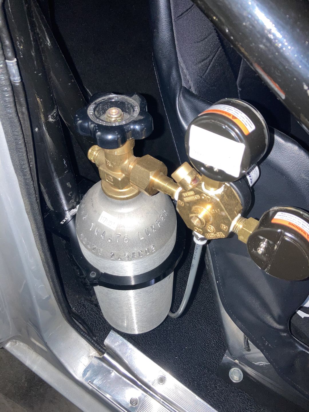 Customer photo review of Motion Raceworks Black Anodized 2.5lb CO2 Bottle Bracket (Bottle Not Included) 25-10007