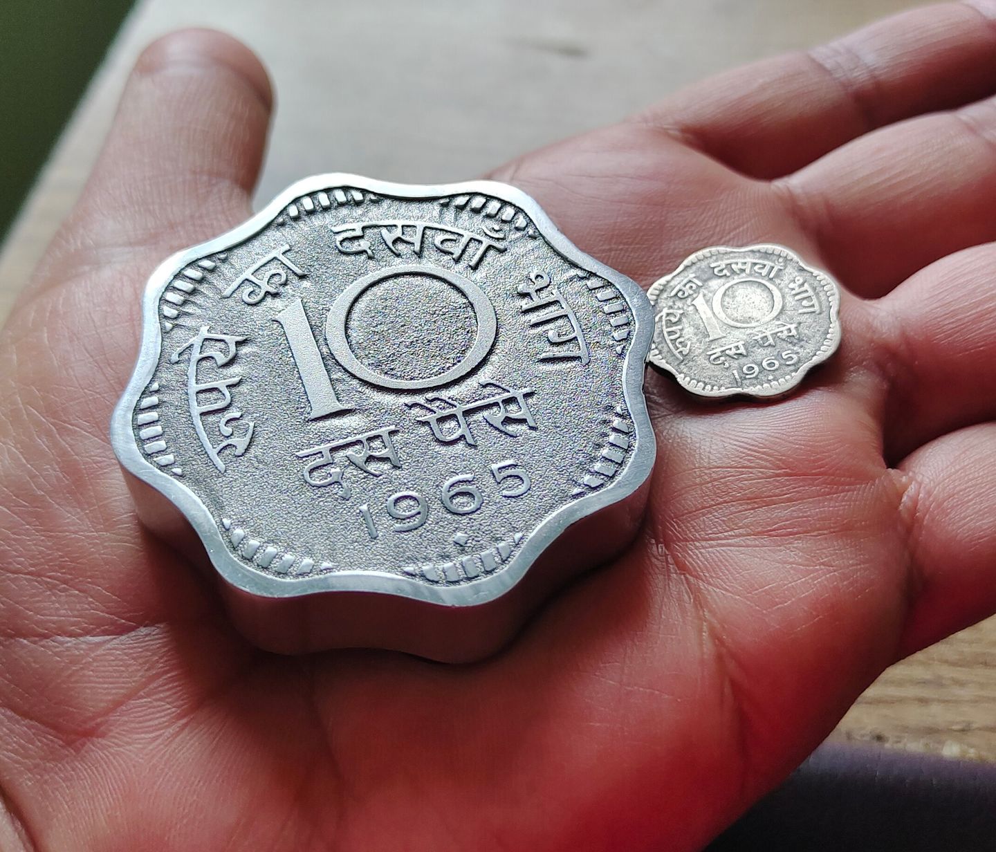 Customer photo review of Paperweight 10 Paise