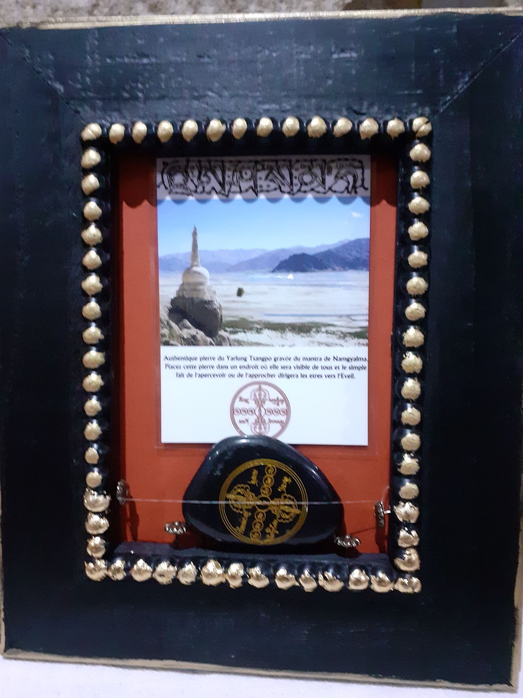 Customer photo review of Pierre sacrée du mont Kailash (Yarlung Tsangpo) - gravée du mantra de Namgyalma A-Ah-Sha-Sa-Ma (ou du mantra de Chenrézi).