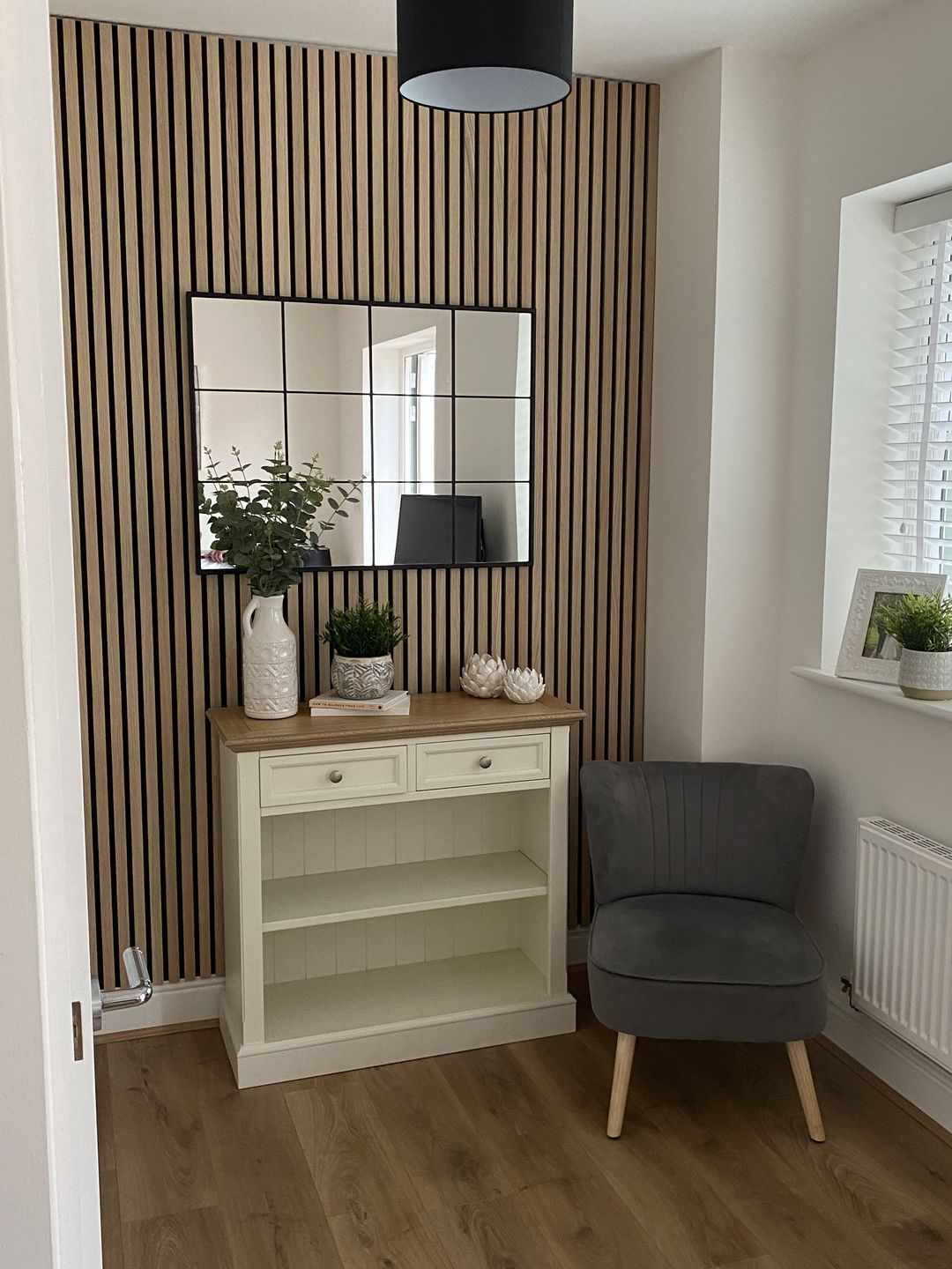 Customer photo review of SlatWall Natural Oak Sample