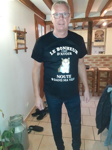 Customer photo review of T-shirt Personnalisé - Le Bonheur C‘Est D’avoir - Version Chat Et Chien