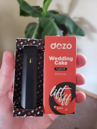 Customer photo review of Dozo Wedding Cake 1g Delta 8 Disposable